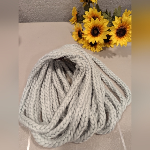 Scarf 🧣 - Picture 3 of 4